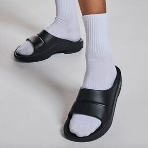 OOFOS THE ORIGINAL RECOVERY FOOTWEAR™  NWT